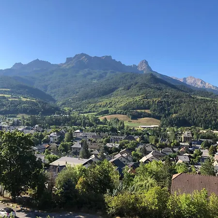 F2 Avec Tres Belle Vue Montagne Apartment Barcelonnette