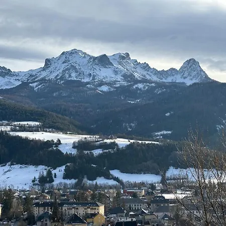 F2 Avec Tres Belle Vue Montagne Apartment